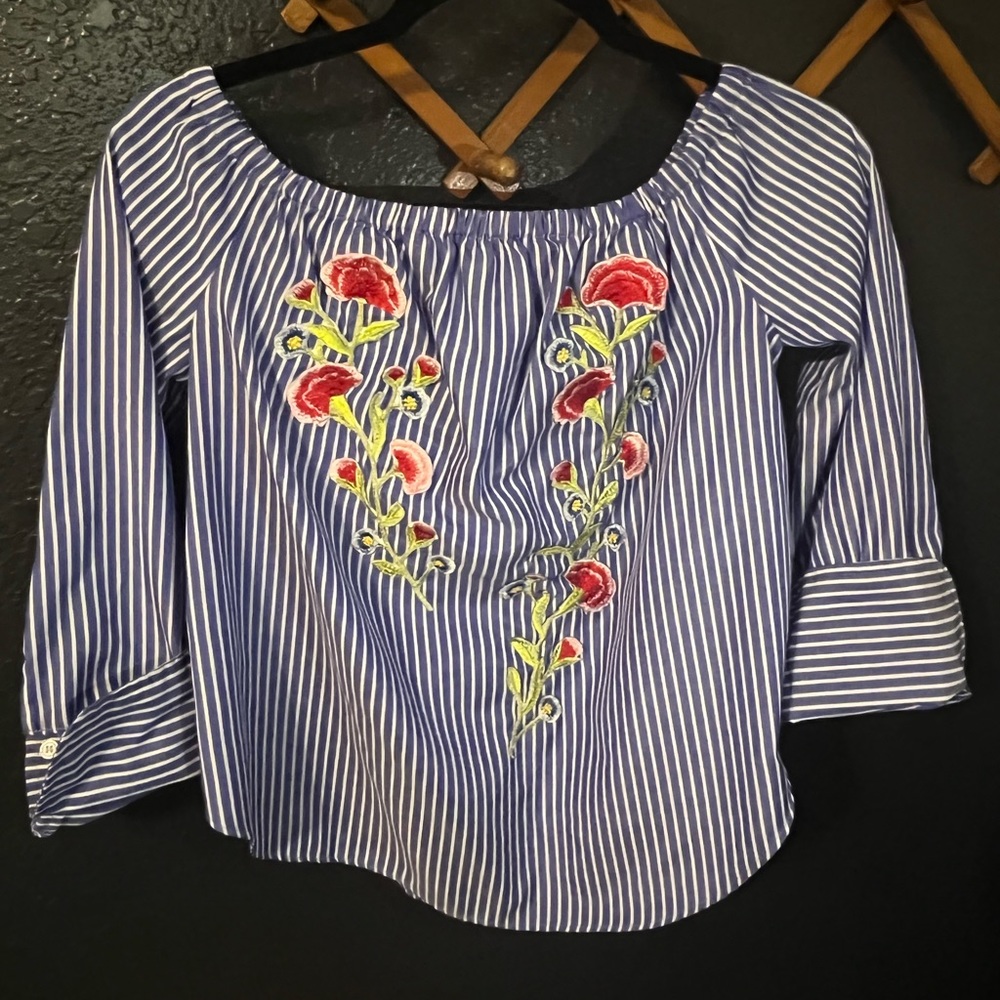 Forever 21 old label. Off shoulder blouse with embroidered flowers